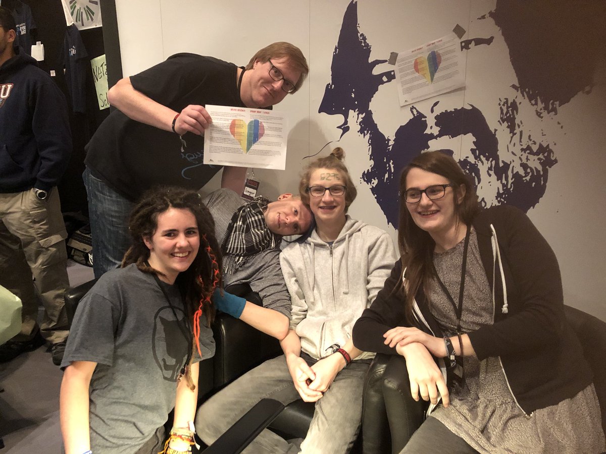 Wir haben gerade die Wau Holland Stiftung besetzt.